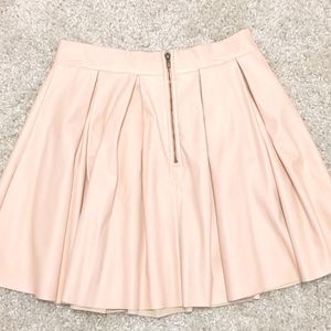 ✨ forever 21 • peach faux leather skirt 💓